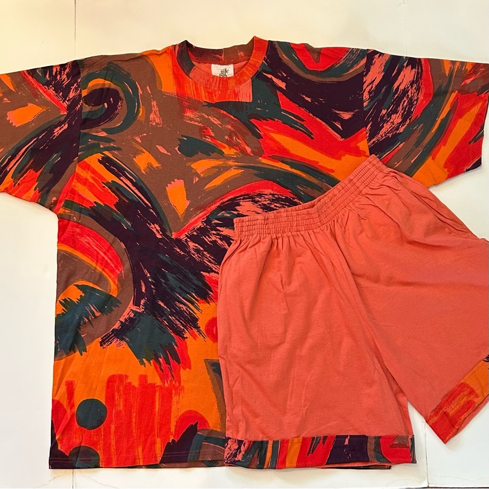NEW 90’s VINTAGE GEOMETRIC T-SHIRT / SHORT SET